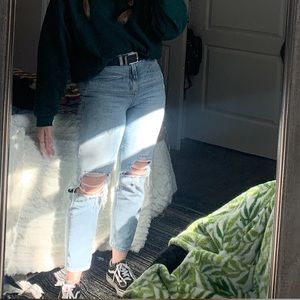 Light wash American Eagle Mom Jeans